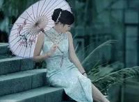 女人应该坚强的句子,形容女人在风雨中坚强
