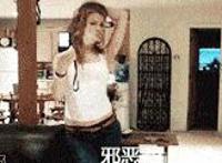 揉捏花核 教室 好朋友：手指伸向肉丘揉捏花核 蛇入花核