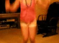 被黑人玩弄的妈妈萍儿：短裙翘臀妈妈 妈妈伺候鬼子军官