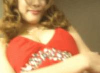 张嘴吐舌美女亲吻图片：舌吻能见舌头视频