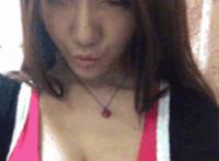 上课摸同学裙子腿视频 摸摸美女的全身gif：摸摸你的胸100视频