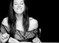 总裁伸进衣服揉的视频：手伸进伴娘衣服找花生 新娘让人排队交钱吸乳