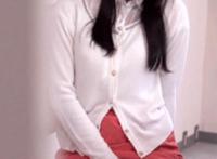 将手指伸进了我的下面：哥哥,把你的手和嘴拿开 我要吃你下面的蜜汁