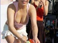 夏季偷拍女人走光图片：2016好看的偷拍走光