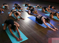 欧美美女裸体瑜伽：欧美美女毛多全裸体