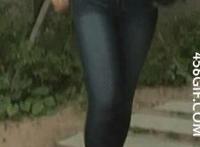 我一边揉着她的胸,一边 没怀孕被男友吸乳房：我的胸很大,男朋友老吸