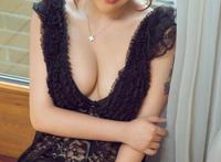 女人给我们看咪咪 女人不罩,咪咪会晃动吗