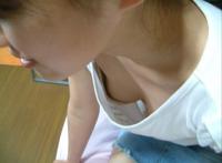 体育课没带胸罩俯卧撑：高中女生上学不带胸罩