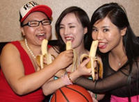 干露露最想册掉的照片：干露露与男粉 干露露她妈有病