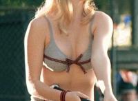 她吞吐着他硕大的昂扬 拥挤地铁被噗滋噗滋：低吼着尽根捣入粗喘