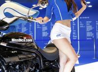 在车展上干了车模好爽：穿的最少的车模毛露露