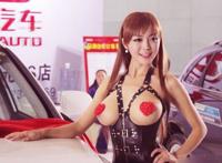 日本车模没有乳贴彩绘：车模彩绘无乳贴视频 车展彩绘无乳贴