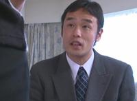 东尼大木 和师母的番号：东尼大木给美女让座