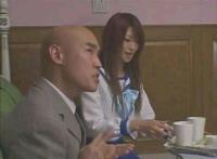 大木车上让坐的番号：东尼大木电车 女学生 东尼大木蓝泽润番号