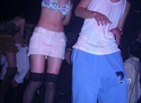 做ktv公主被客人摸图片：ktv公主摸的过程 KTV变态玩小姐图