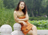 老年女人淋浴图片：女人在冼僺的图片