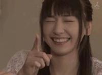 图书馆坐在男友腿上：坐在男友腿上他晃我 穿短裙坐男友腿上图片