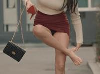 禁锢双手按在墙上蹂躏：蹂躏我的花核绳结摩擦 震动棒花核花液跳蛋