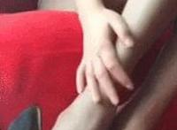 挺入她体内驰骋 女人忘穿内裤,慢慢进入：拖着她的腰,狠狠撞击