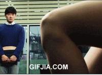 黑人狂艹萝莉妹子GIF图：黑人大战萝莉avfun qq空间小萝莉大战黑人