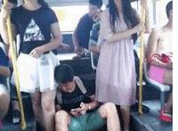 爸爸叫我满足妈妈姐姐 妈妈帮我那个了：妈妈叫我满足他视频