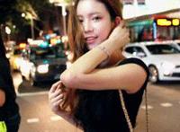 男朋友是当兵的,夜夜要 和部队男友亲亲：去部队看男友军官过夜