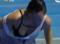 日本闯关节目走光视频：冲关节目吊在空中走光 冲关节目走光视频剪切