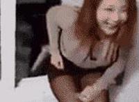 和表嫂坐摩托车顶她 在车后面干姐姐,坐腿上