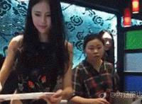 摩托车上干警花小说：在摩托车上干校花 摩托车上也销魂的小说