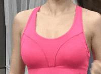 美女帅哥,玩车震视频动态图：摩托车起动时车震