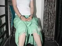 老婆红色细高跟鞋视频：穿17公分高跟鞋视频 超高跟鞋视频23厘米