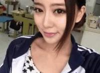 骚浪丝袜少妇妈妈小说动态图：少妇的大白屁股真白 