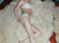 晒一晒妈妈的灰色丝袜：偷射妈妈的丝袜图