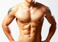 紧身裤帅哥的丁丁 穿皮裤的帅哥凸起：帅哥穿紧身裤出意外