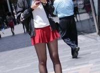上班女裤子里面穿丝袜 流行裤子里穿连裤袜：长裤里面穿丝袜的女人