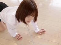 蓝色紧身裤萝莉番号动态图出处：蓝色超紧身萝莉 