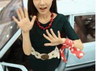 打女生的屁股全部：打美女屁股打到哭视频动态图