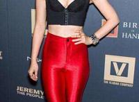 邓紫棋穿紧身裤现阴沟：紧身裤b凹进去图片