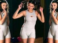 袁姗姗紧身裤显示b沟：穿紧身裤勒出阴沟图片