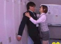 下面好湿,恩,别舔 舔我下面,不要不要的：一摸就湿,还不让插