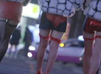 林丹卖避孕套动态图：女生给男生吃裆部 女生互踢男生裆部比赛