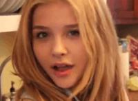 抱着阿姨大屁股从后面深深的干：高贵的母亲被轮 抽插趴在灶台上的妈妈