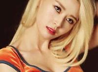 在车里我悄悄插妈妈 妈妈的裙子(完)：妈妈的黑色内裤(1一6)