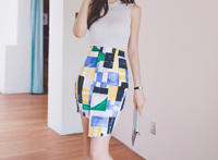 孩子和妈妈玩走光视频 妈妈 穿裙子走关：美女穿裙子走楼梯露底