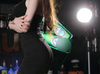 女列车员丝脚底 火车硬座上的丝脚：火车卧辅日漂亮列车员