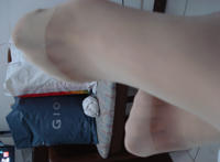 亲高铁乘务员的丝袜脚 列车员的短丝袜脚：单位女更衣室鞋臭 短丝