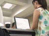 gif邪恶动态图600期外国人嘿嘿嘿动态图：男生很污的撩妹动态图 