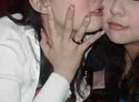 ktv陪唱小姐玩法视频：ktv佳丽可以亲和摸吗 ktv小姐可以摸那里