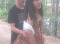 深山情侣电动车震图片：小情侣野战视频片段,树林情侣电动车震视频