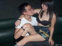 和美女在ktv喝酒图片 ktv女孩子喝酒真实照片：ktv喝酒图片手机照